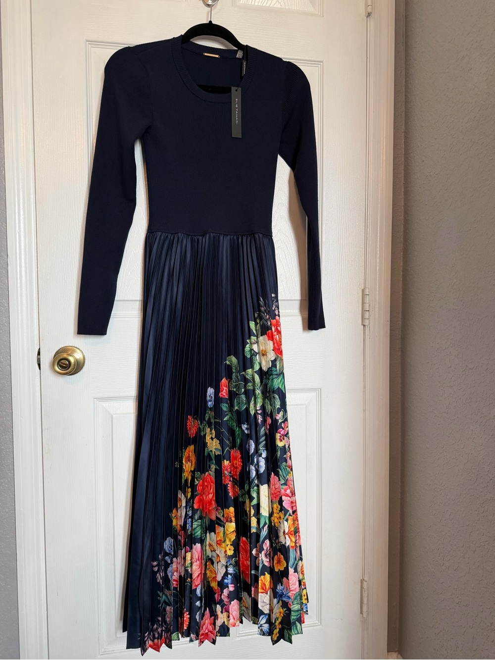 Elie Tahari Navy Ribbed Knit Top